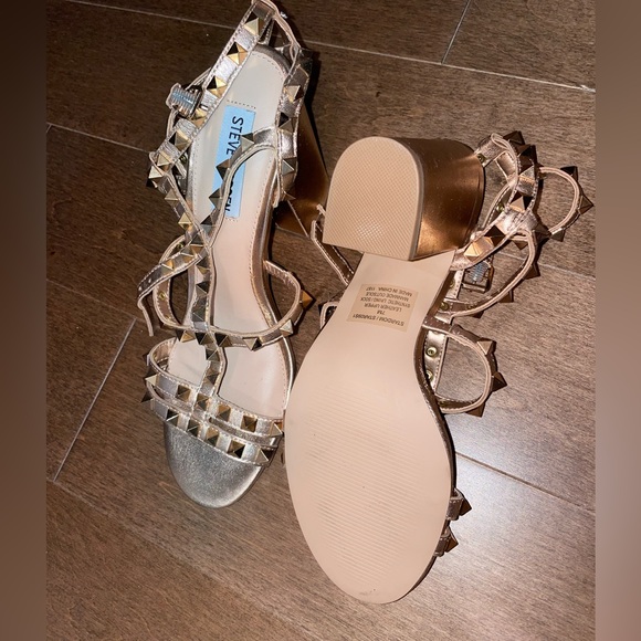 Steve Madden studded heels 7 - Picture 3 of 3